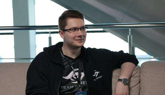 场中持续向 场中持续向